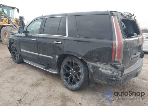 2016 Cadillac Escalade Premium Collection z USA, uszkodzony, nr VIN 1GYS4CKJ2GR451466